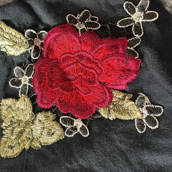 Grunge off shoulder tee M embroidered roses oversized splatter destroyed punk 🥀 - Picture 9 of 9